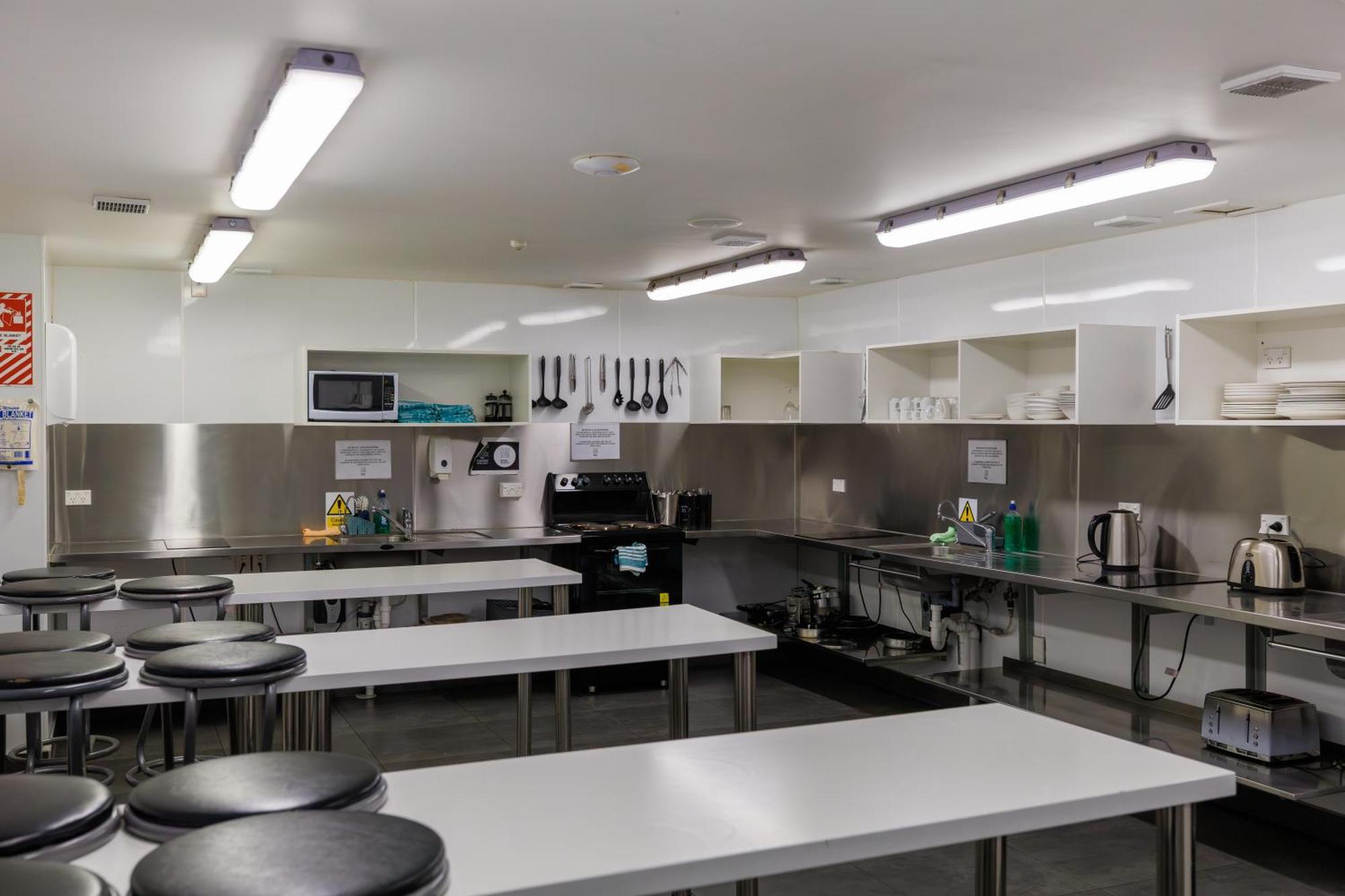 The Bealey Quarter Motel Christchurch Kültér fotó A typical kitchen at a culinary school
